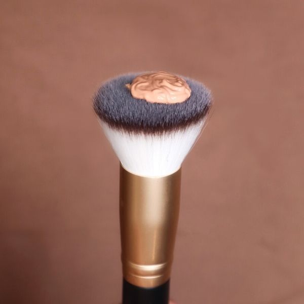 323 Flat Buffer Foundation Brush 